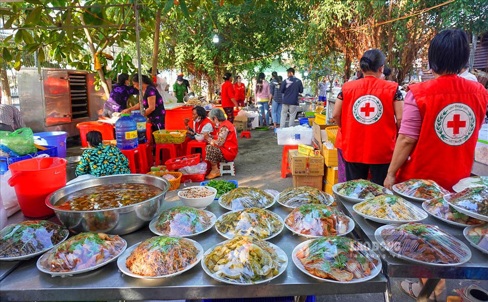 Tuần lễ chợ tết nhân đạo lưu động nằm trong chuỗi các hoạt động hưởng ứng phong trào “Tết vì người nghèo và nạn nhân chất độc da cam” xuân Tân Sửu 2021.