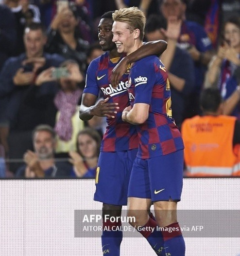 De Jong (phải) và Dembele là niềm hy vọng của Barcelona. Ảnh: AFP