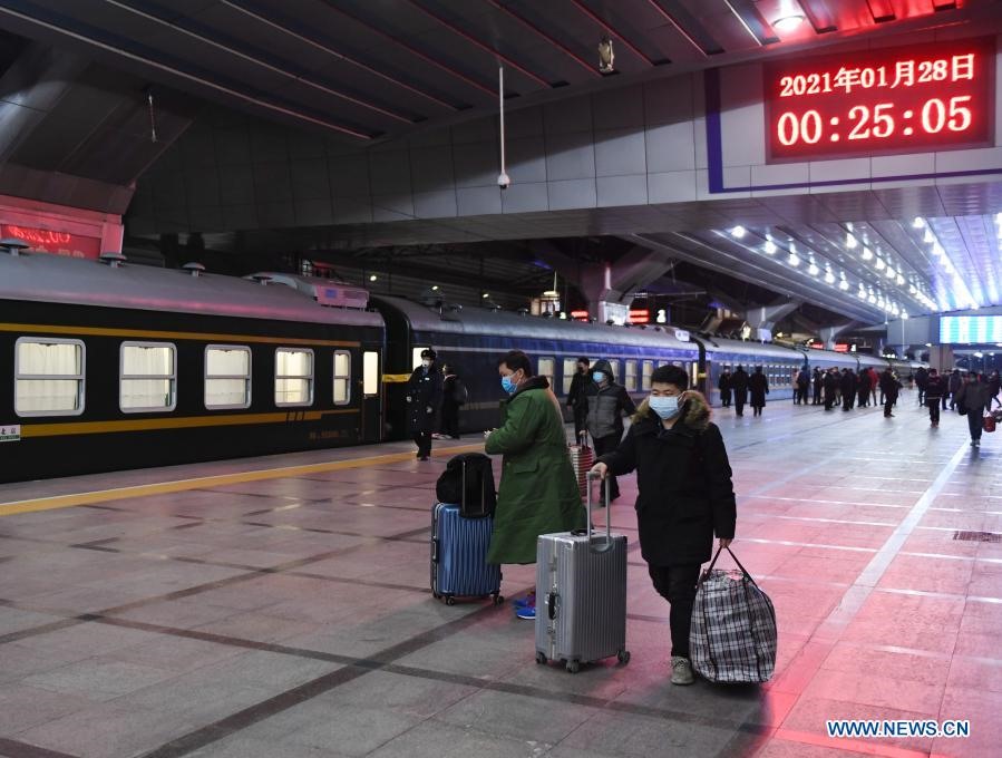 Ga tàu vắng vẻ ở Bắc Kinh hôm 28.1, khác với sự đông đúc thường thấy dịp Xuân vận ở Trung Quốc. Ảnh: Tân Hoa Xã.