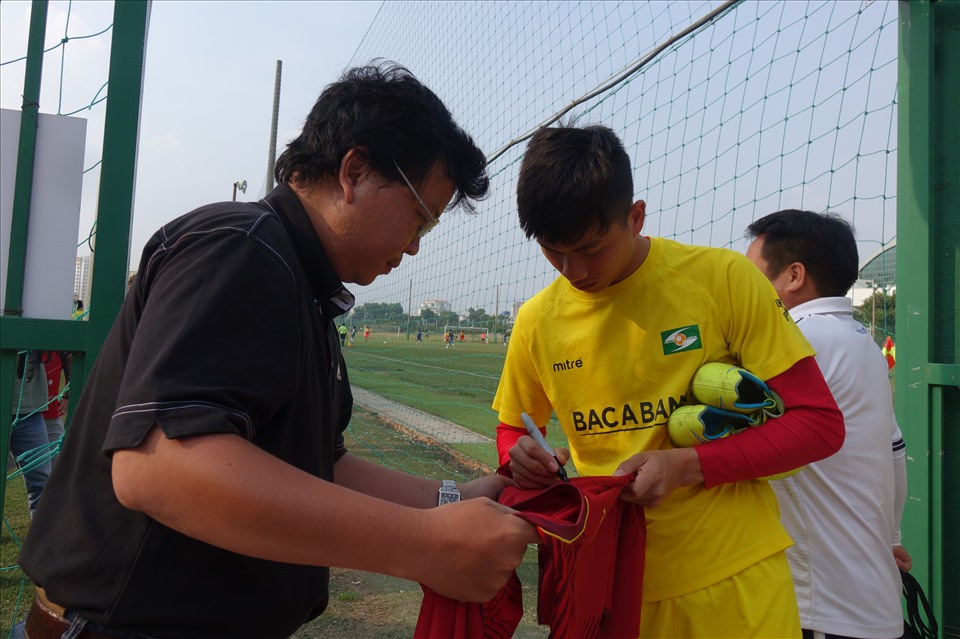 Nhiều khả năng Phan Văn Đức sẽ đeo băng đội trưởng khi Sông Lam Nghệ An gặp Sài Gòn. Anh vẫn là niềm hy vọng lớn nhất trên hàng tấn công của đội bóng xứ Nghệ nhờ kỹ thuật cá nhân khéo léo, chạy chỗ thông minh.