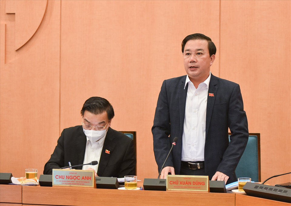 Phó Chủ tịch UBND TP. Hà Nội Chử Xuân Dũng phát biểu tại cuộc họp.