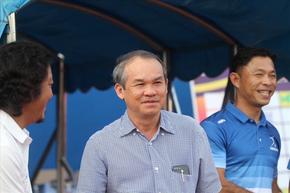Chiều 2.1, bầu Đức đã có mặt tại sân Gò Đậu, Bình Dương để thăm huấn luyện viên Kiatisak cùng Hoàng Anh Gia Lai. Chủ tịch của đội bóng phố Núi xuất hiện ngay trước trận Hoàng Anh Gia Lai gặp Nam Định, tại Giải giao hữu Thiên Long - Cúp MASU 2020.