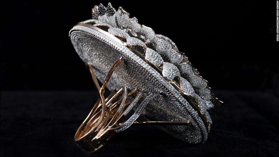 Chiếc nhẫn kim cương khủng vừa lập kỷ lục thế giới Guinness. Ảnh: Kỷ lục Guinness.