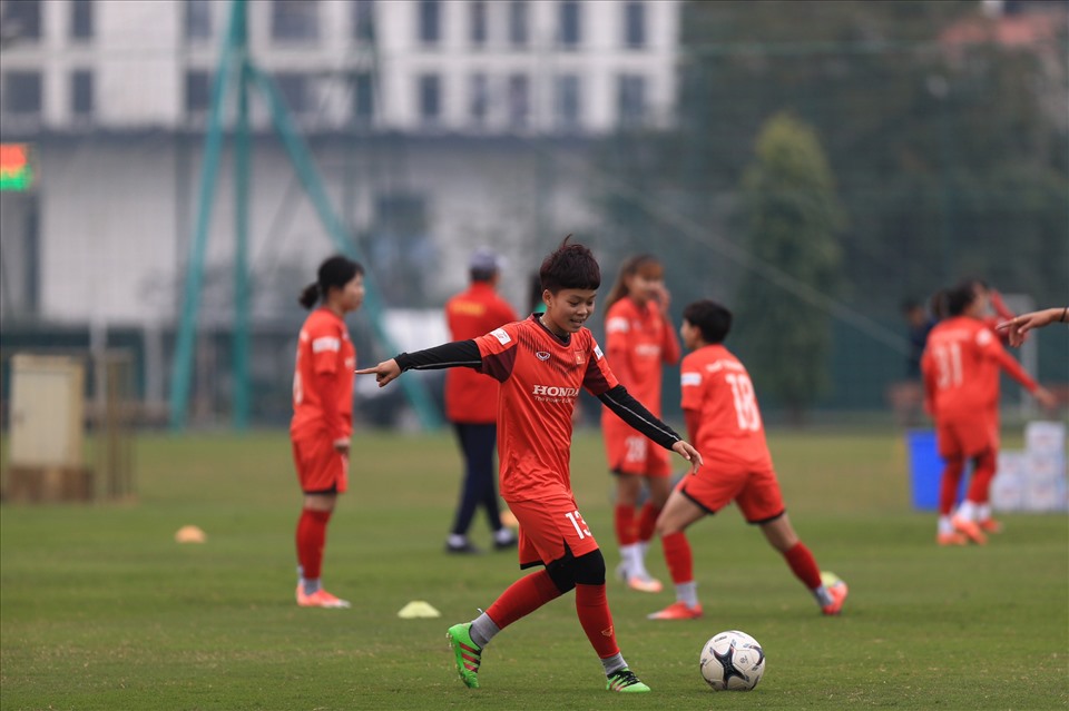 Đội tuyển nữ Việt Nam đang tập luyện tại Trung tâm đào tạo bóng đá trẻ Việt Nam. Ảnh: VFF