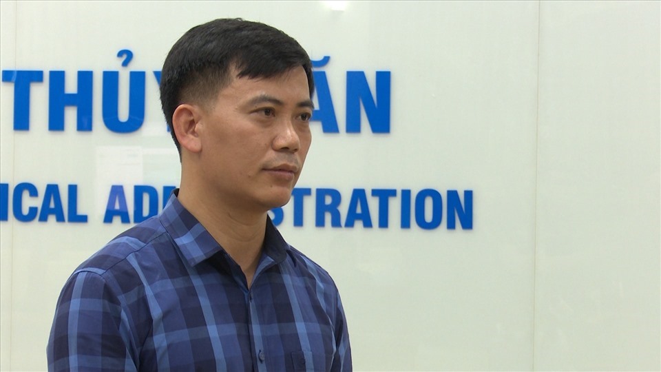 Ông Nguyễn Văn Hưởng, Trưởng phòng Dự báo Khí hậu, Trung tâm Dự báo Khí tượng Thuỷ văn Quốc gia trao đổi.