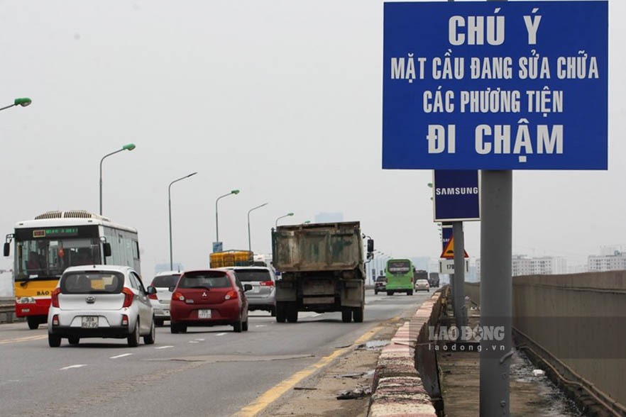 Theo thống kê của Tổng cục Đường bộ Việt Nam, diện tích mặt cầu phải sửa chữa những năm qua khoảng trên 10.500m2, tương đương khoảng 40% diện tích mặt cầu.