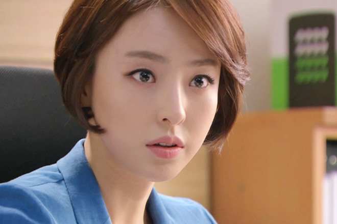 Đây cũng là vai diễn mang đến cho Lee Da Hee giải thưởng “Nữ diễn viên phụ xuất sắc nhất” tại Lễ trao giải KBS 2013. Ảnh cắt phim.