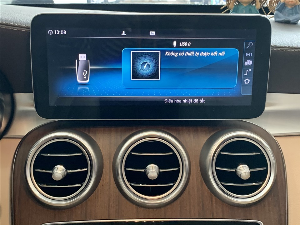 Hệ thống giải trí đa phương tiện của cả 2 mẫu xe có nhiều điểm tương đồng với màn hình màu 7-inch kết hợp chức năng kết nối Apple Carplay và Android Auto...