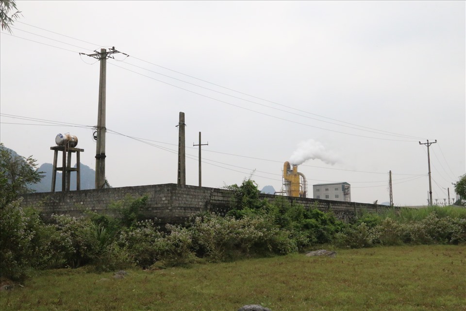 Khu vực nhà máy MDF tại xã Lạc Thịnh, huyện Yên Thủy, Hòa Bình. Ảnh: Minh Nguyễn