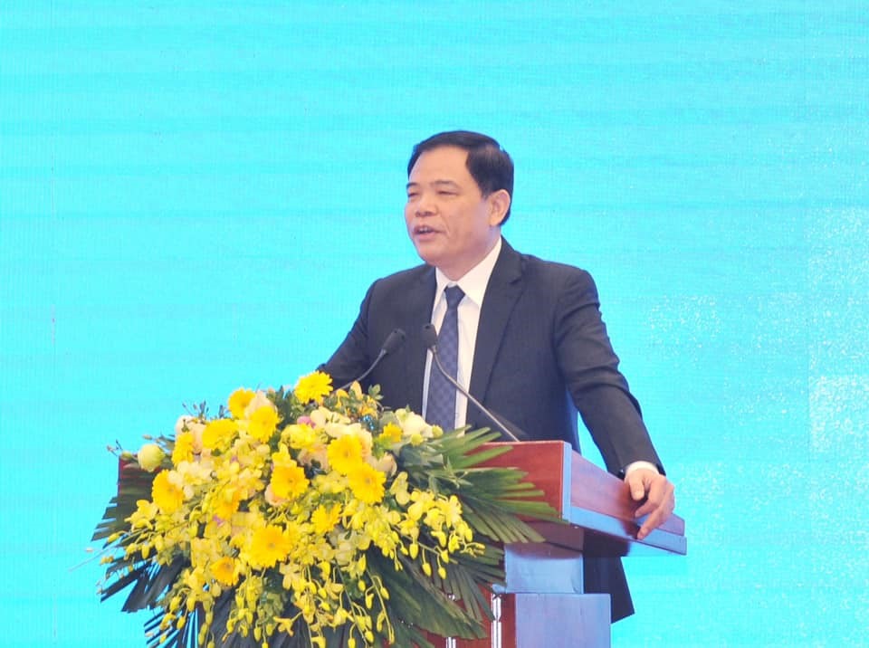 Bộ trưởng Bộ Nông nghiệp và Phát triển nông thôn cho biết - người Việt Nam đang thích hàng Việt Nam.