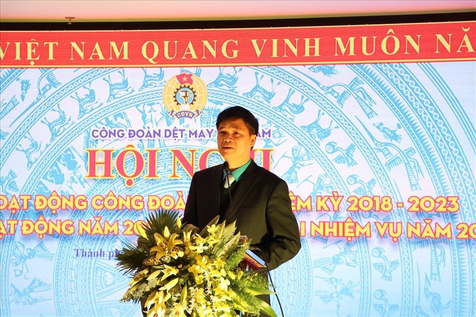 Ông Ngọ Duy Hiểu - Phó Chủ tịch Tổng LĐLĐ Việt Nam phát biểu tại hội nghị. Ảnh: PĐ.