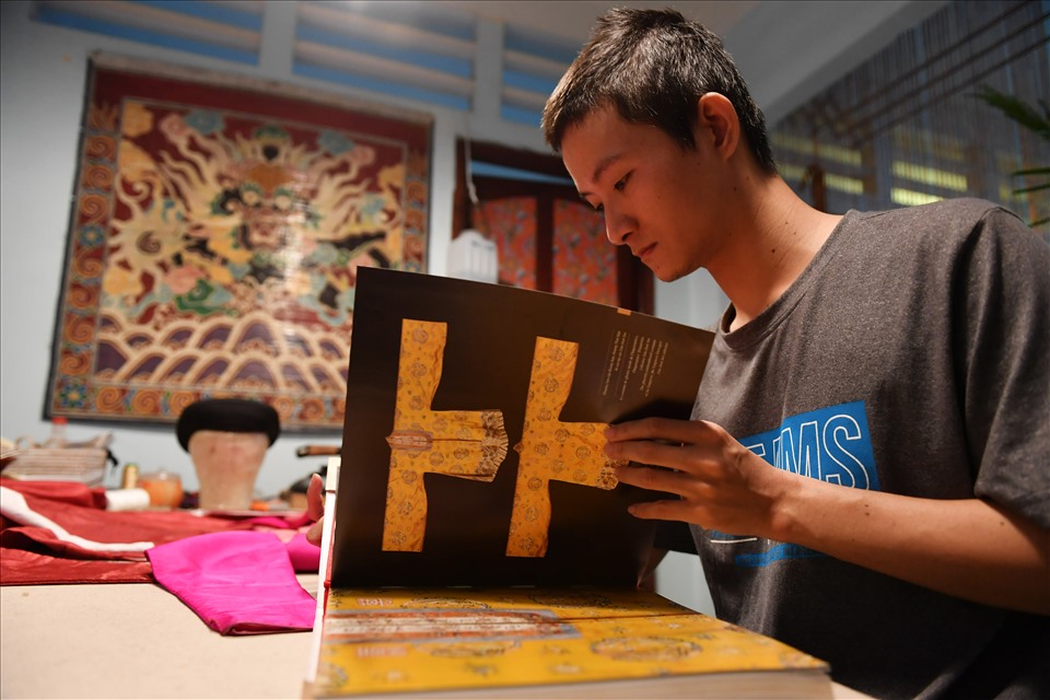 Thời gian rảnh, Hiếu hay đọc thêm sách nghiên cứu về mỹ thuật Việt.