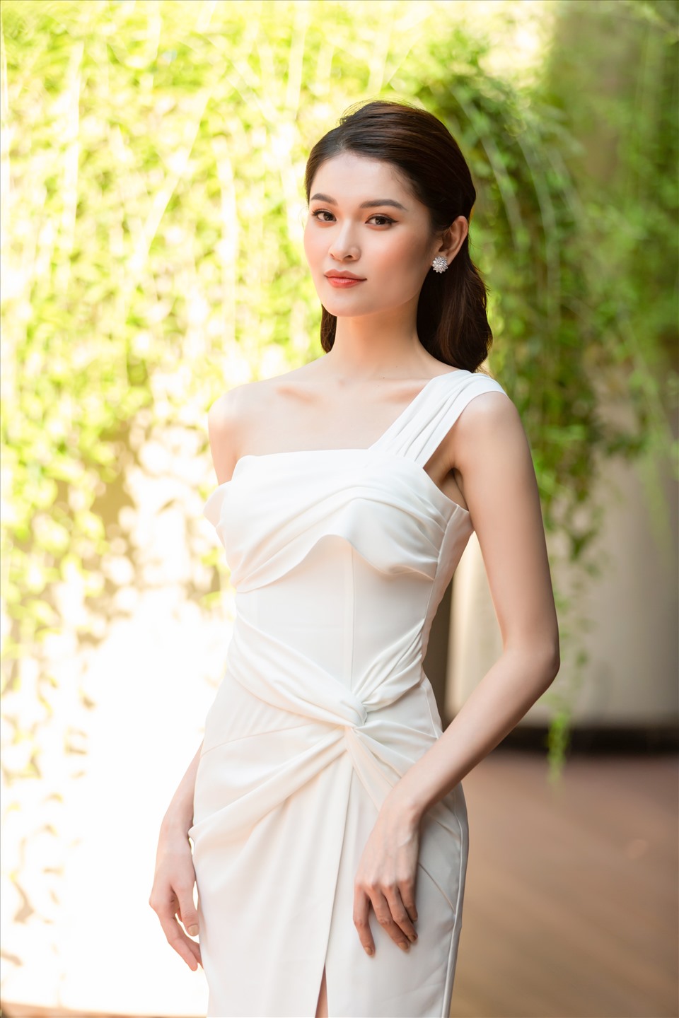 Tại sự kiện, Thùy Dung có dịp hội ngộ ca sĩ Minh Hằng, hoa hậu Ngọc Hân, Người đẹp Thể thao HHVN 2020 Phù Bảo Nghi (váy xanh).