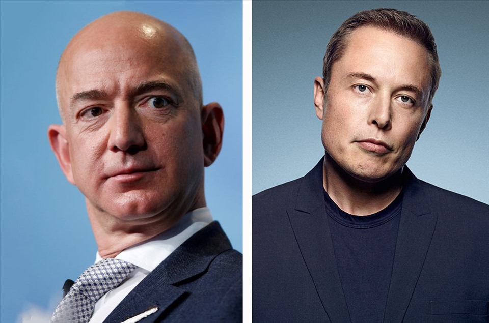 Jeff Bezos (trái) đã bị Elon Musk (phải) vượt qua trong danh sách tỉ phú giàu nhất hành tinh. Đồ họa: Phan Anh