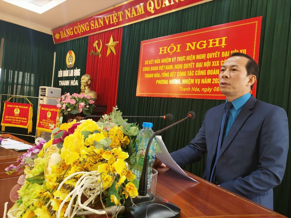 Ông Võ Mạnh Sơn - Chủ tịch LĐLĐ tỉnh Thanh Hóa phát biểu khai mạc hội nghị. Ảnh: Quách Du