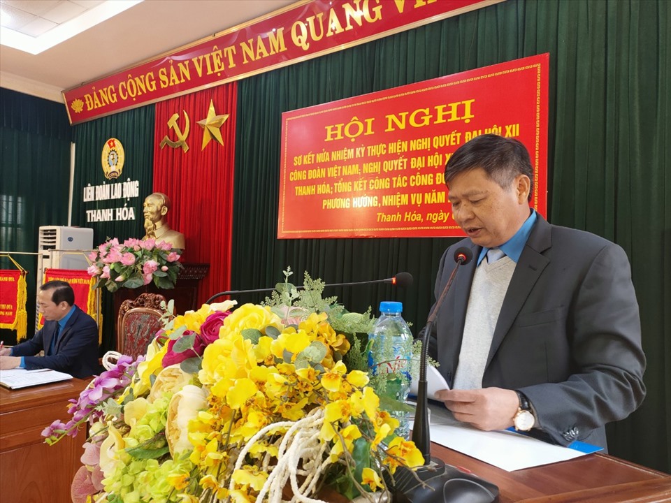Ông Phan Văn Anh - Phó Chủ tịch Tổng LĐLĐ Việt Nam phát biểu chỉ đạo hội nghị. Ảnh: Quách Du