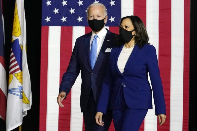 Ngày 12.8.2020, ứng viên Joe Biden đã chính thức thông báo lựa chọn Thượng nghị sĩ bang California Kamala Harris trở thành đối tác tranh cử của ông trong cuộc chạy đua vào Nhà Trắng. Ảnh AFP