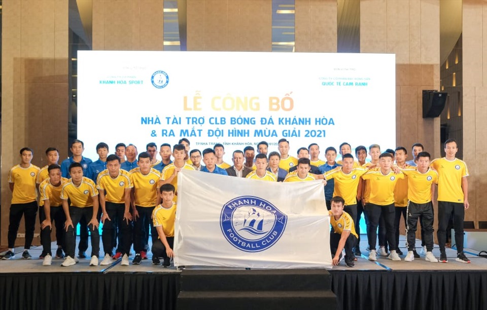 Toàn thể đội bóng Khánh Hòa đặt quyết tâm cao hướng đến mùa giải hạng Nhất 2021. Ảnh: Duy Nam.