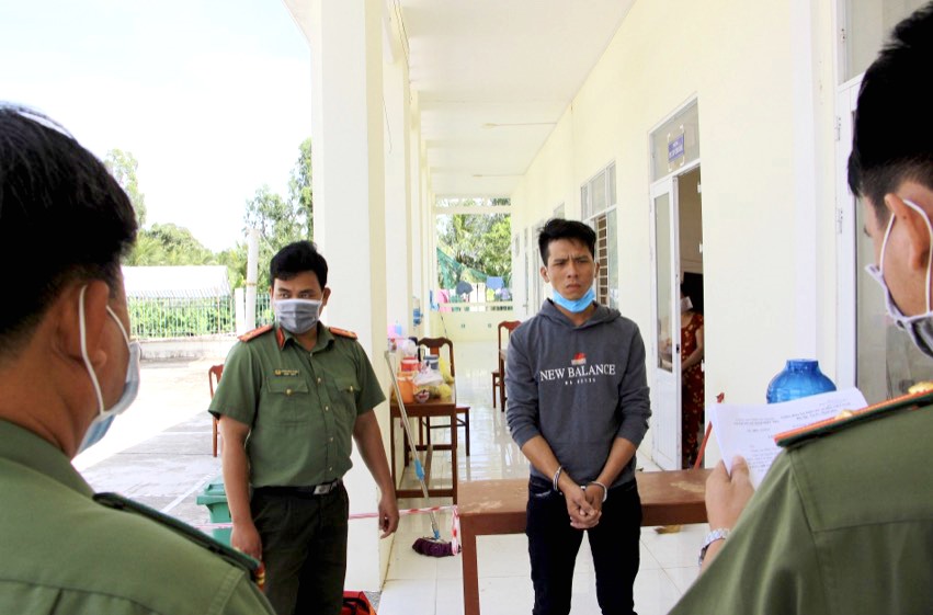 Lê Văn Dinh (Hiền) bị khởi tố, bắt tạm giam vì liên quan đến việc tổ chức cho bệnh nhân 1440 nhập cảnh trái phép. Ảnh: Vũ Tiến