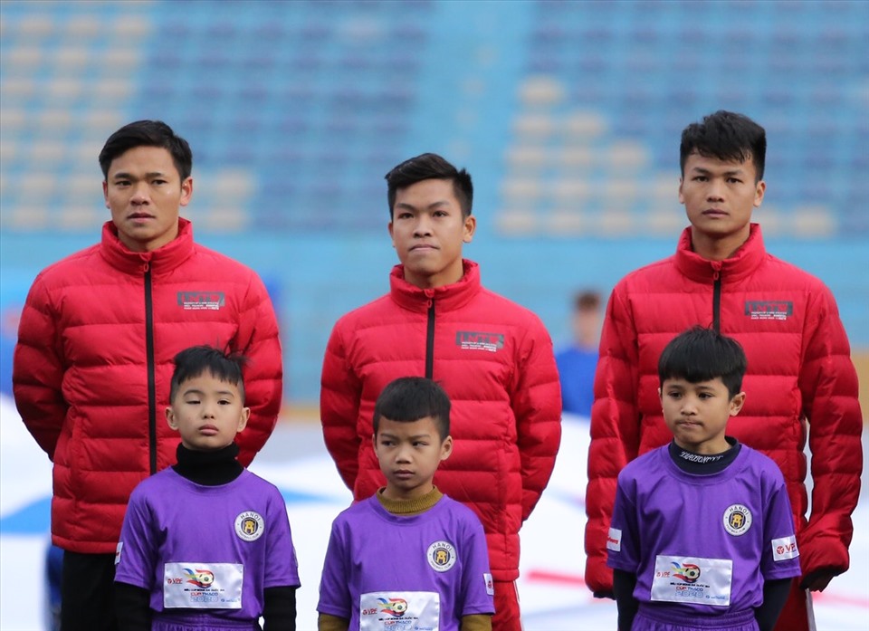 Hữu Thắng  (giữa) trong đội hình chính của Viettel tại Siêu Cúp Quốc gia 2020. Ảnh: Thanh Xuân