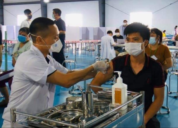 Tính đến ngày 30.9, trên địa bàn tỉnh Ninh Bình đã có trên 50.000 CNLĐ tại các đơn vị doanh nghiệp đã được tiêm vaccine phòng COVID-19. Ảnh: NT
