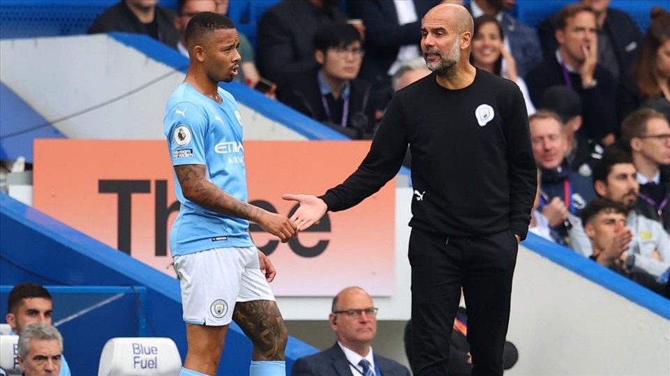 Có Gabriel Jesus là “số 9” trong đội hình nhưng không phải lúc nào Guardiola cũng dùng. Ảnh: Man City