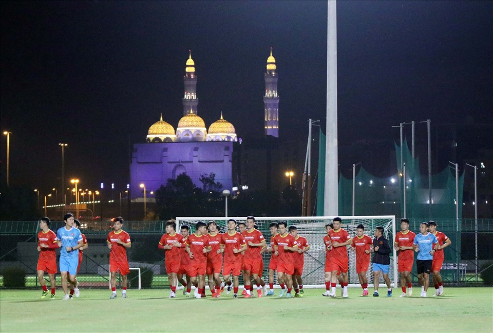 Đội tuyển Việt Nam đã trải qua buổi tập đầu tiên tại Muscat (Oman) để chuẩn bị cho trận đấu quan trọng gặp đội chủ nhà vào ngày 12.10 tới đây, trong khuôn khổ vòng loại thứ 3 World Cup 2022. Ảnh: VFF