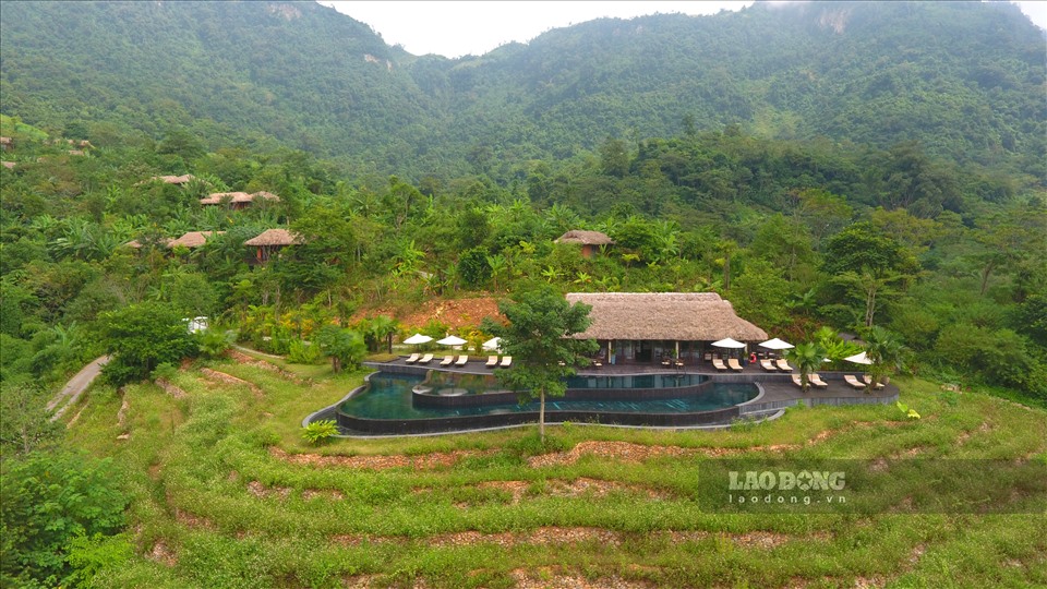 Một địa chỉ mà du khách không nên bỏ qua khi đi du lịch Hòa Bình là khu nghỉ dưỡng Avana Retreat Mai Châu du khách sẽ được đắm mình với văn hóa các bản làng dân tộc tại thung lũng Mai Châu xinh đẹp.