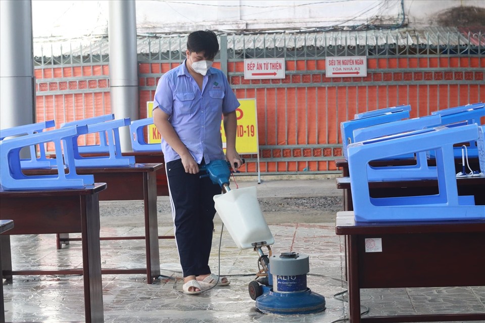 Bệnh viện đã khẩn trương dọn dẹp, vệ sinh, khử khuẩn toàn bộ khu vực khám ngoại trú để người dân yên tâm đến khám bệnh từ ngày 11.10. Ảnh: BVCC