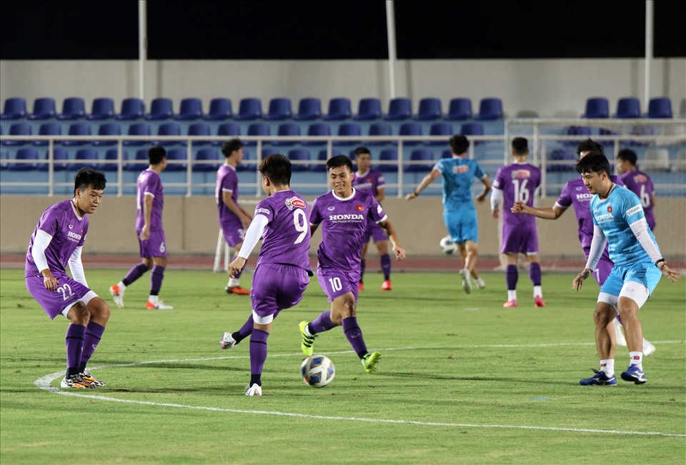 Tuyển Việt Nam sẽ có buổi tập tiếp theo làm quen sân Sultan Qaboos vào tối ngày 11.10 trước khi có trận đấu gặp tuyển Oman vào ngày 12.10 tới đây. Ảnh: VFF
