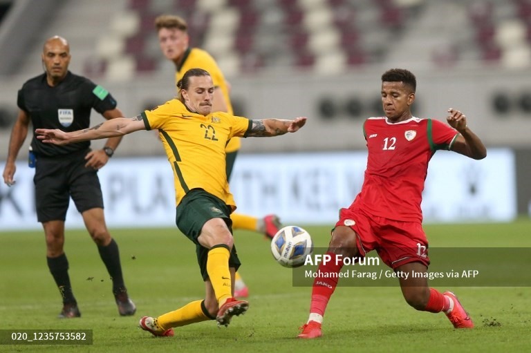Abdullah Fawaz: Tiền vệ 25 tuỏi được huấn luyện viên tuyển Oman linh hoạt sử dụng ở cả cánh phải và cánh trái. Tại vòng loại thứ 2 World Cup 2022, Abdullah Fawaz đóng góp 2 bàn vào lưới Afghanistan. Ảnh: AFP