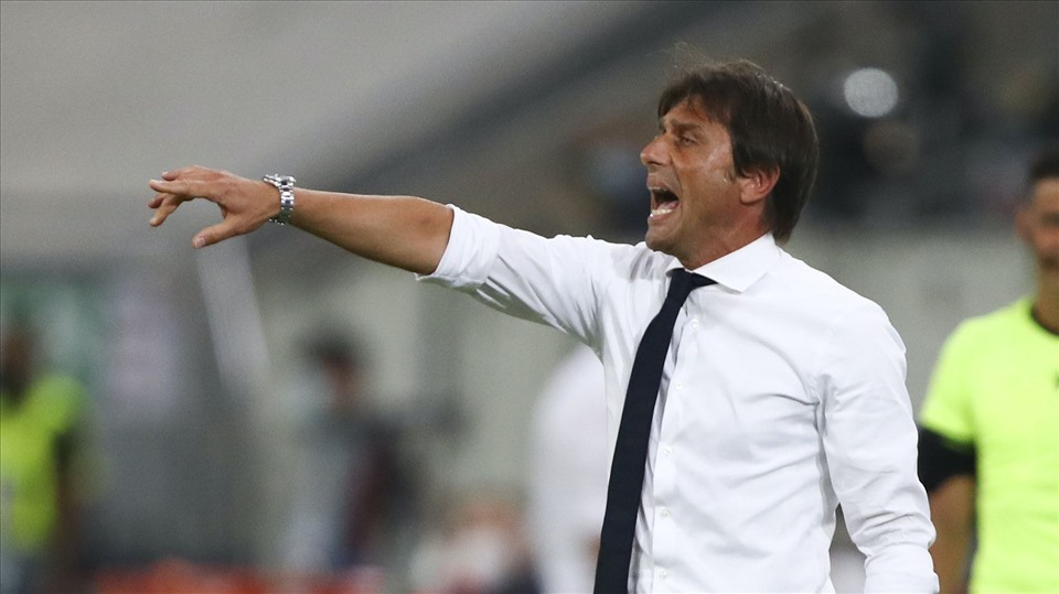 Antonio Conte từng giúp Chelsea vô địch Ngoại hạng Anh 2016/2017. Ảnh: AFP