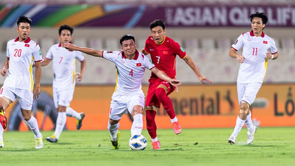 Tuyển Việt Nam trong trận đấu với tuyển Trung Quốc. Ảnh: VFF