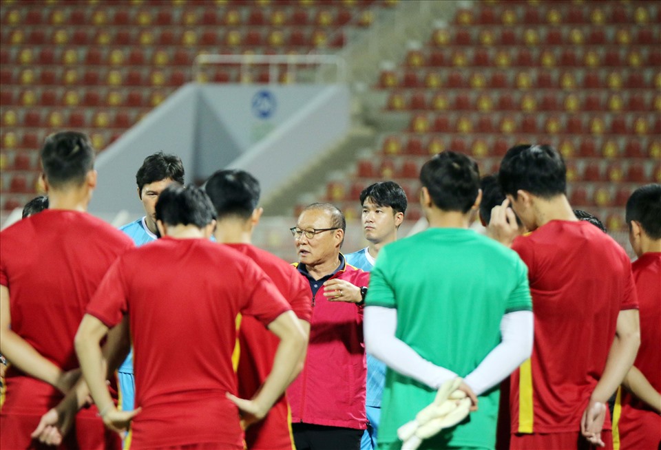 Đội tuyển Việt Nam có buổi tập cuối cùng làm quen sân Sultan Qaboos để chuẩn bị cho trận đấu gặp tuyển Oman tại vòng loại thứ 3 World Cup 2022. Ảnh: VFF