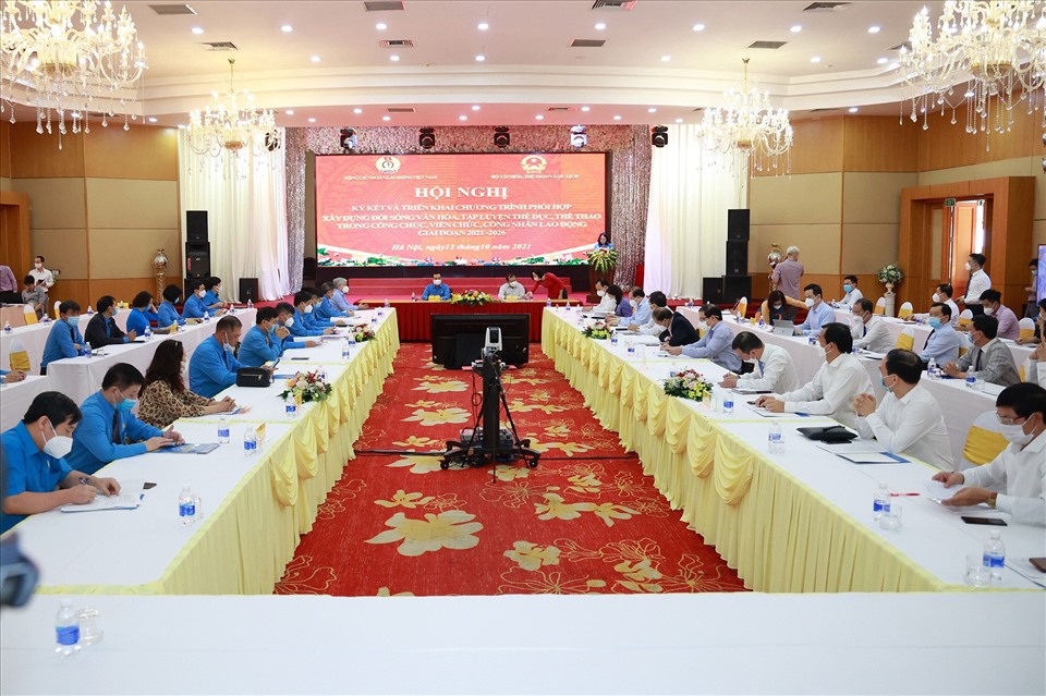 Toàn cảnh hội nghị tại đầu cầu Tổng Liên đoàn Lao động Việt Nam. Ảnh: Hải Nguyễn