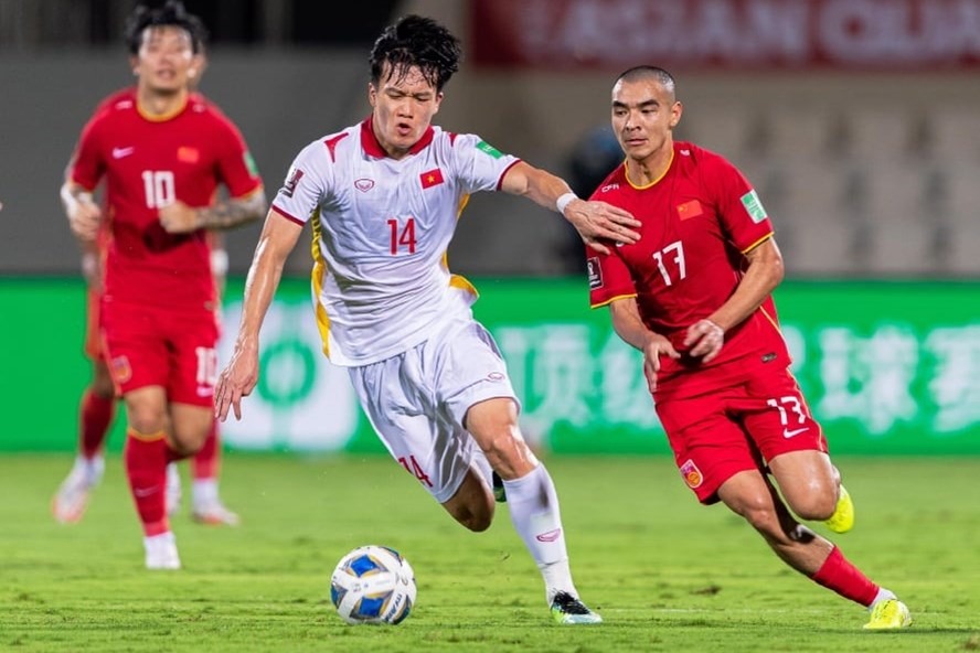 Cổ động viên tin tuyển Việt Nam sẽ có điểm trước Oman. Ảnh: VFF