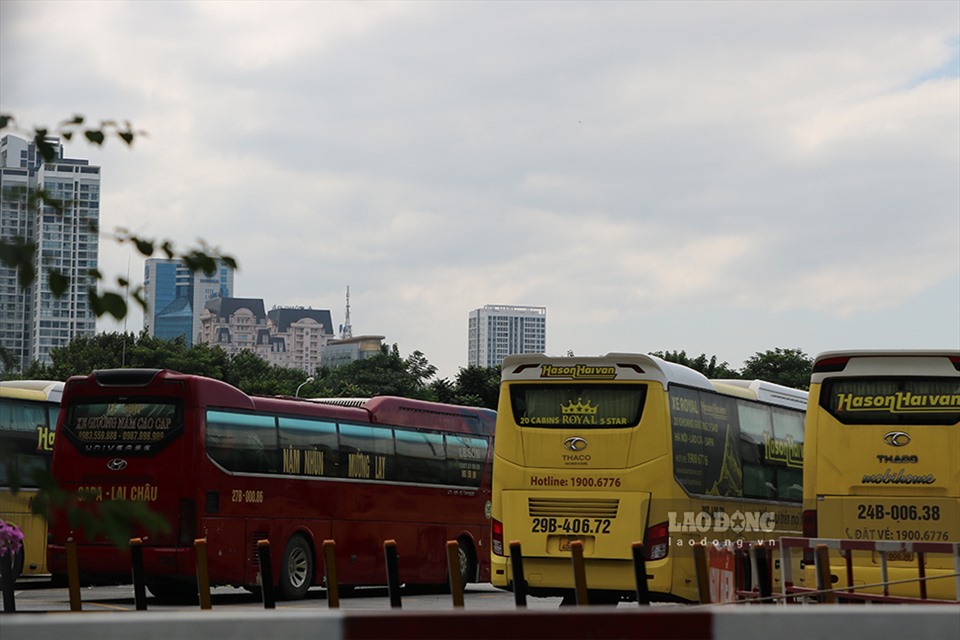 Chiều tối 12.10, Sở Giao thông Vận tải Hà Nội vừa đề xuất UBND TP.Hà Nội mở lại 8 tuyến vận tải khách liên tỉnh, vận tải công cộng hoạt động từ ngày mai (13.10.2021)
