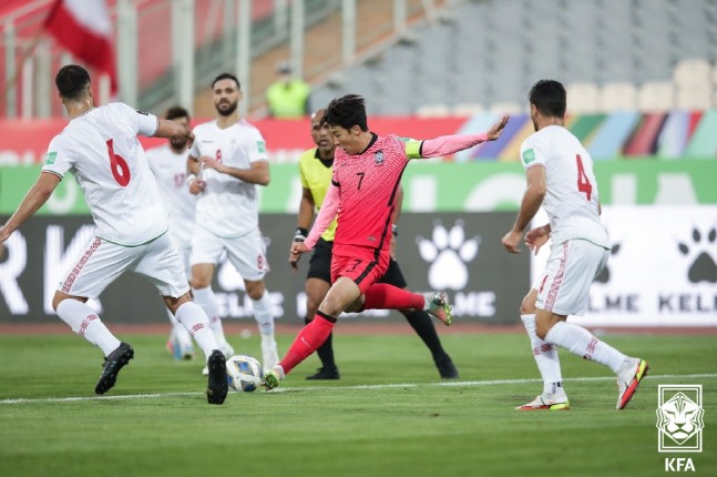 Tiền đạo Son Heung-min tỏa sáng đúng lúc cho tuyển Hàn Quốc ở trận gặp Iran. Ảnh: KFA.