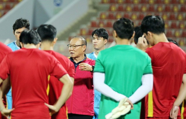 Huấn luyện viên Park Hang-seo thay đổi 4 nhân sự của tuyển Việt Nam ở trận gặp Oman. Ảnh: VFF