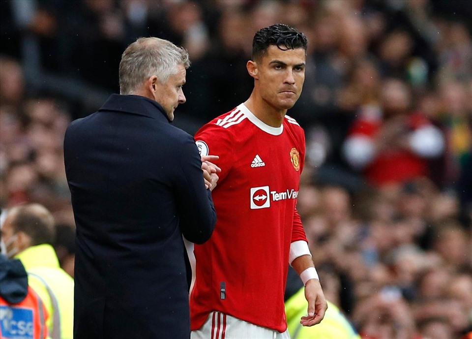 Solskjaer cần làm gì với Ronaldo? Ảnh: AFP.