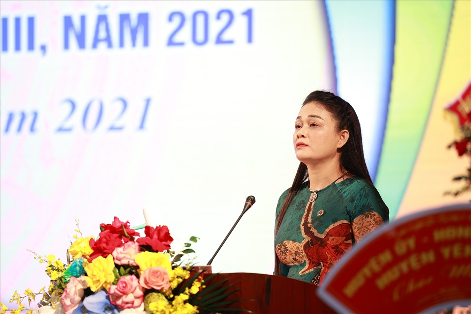Bà Nguyễn Thị Thanh Tuyết - Chủ tịch LĐLĐ tỉnh Hưng Yên phát biểu tại hội nghị. Ảnh: Hải Nguyễn