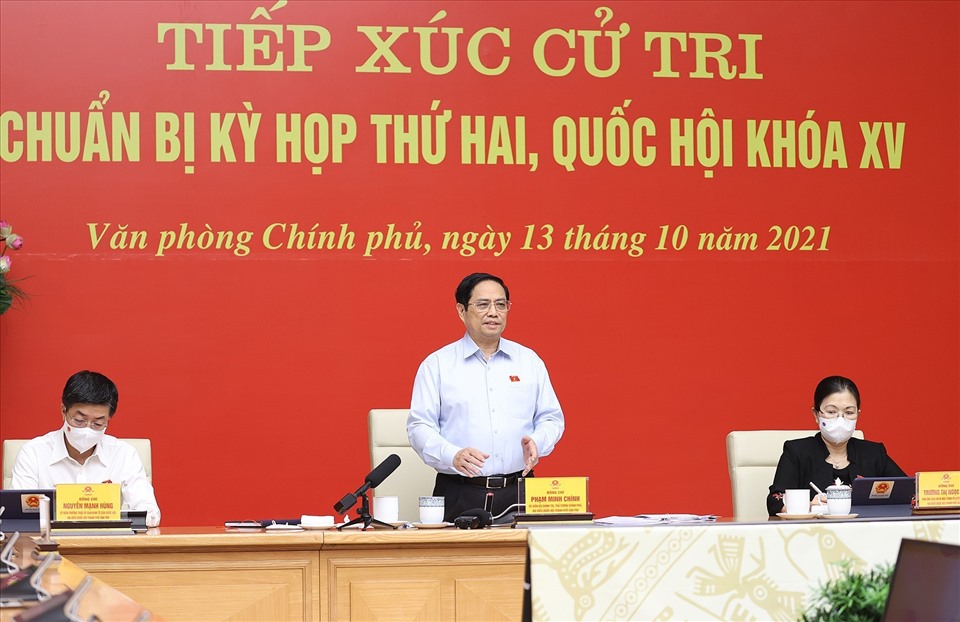 Thủ tướng Chính phủ Phạm Minh Chính tiếp xúc trực tuyến với cử tri Cần Thơ. Ảnh Nhật Bắc