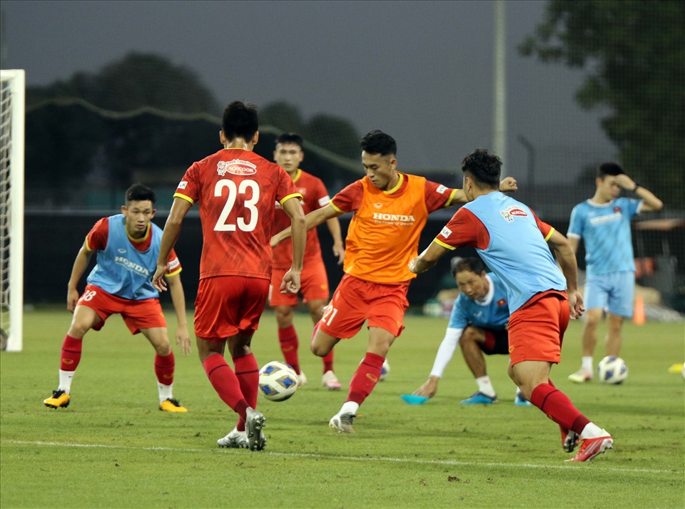 Tiền đạo Lê Xuân Tú (số 21) là người ghi bàn thắng duy nhất cho U23 Việt Nam trong trận giao hữu với đối thủ Kyrgyzstan hôm 12.10 vừa qua. Ảnh: VFF