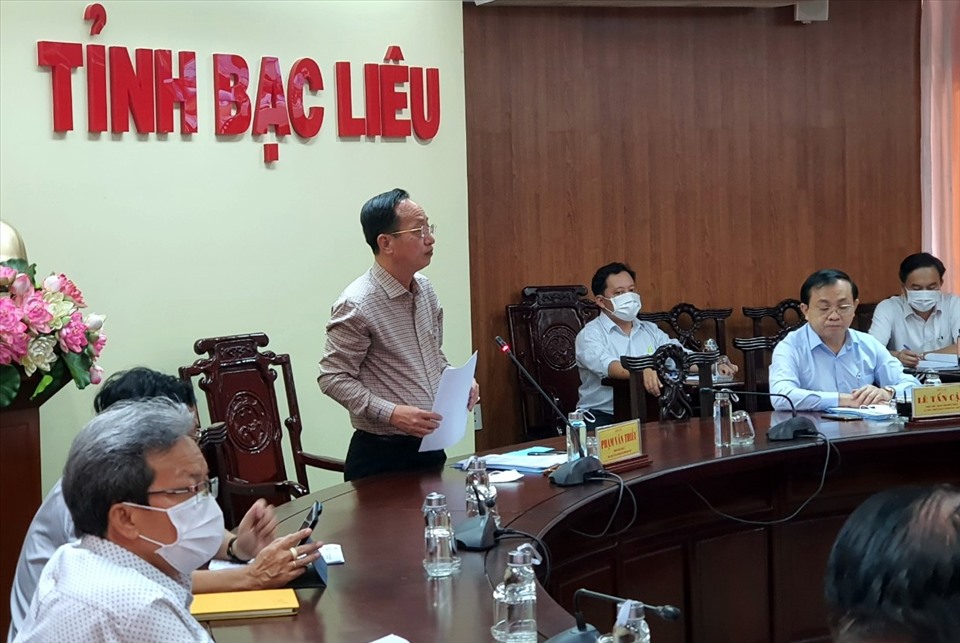 Chủ tịch UBND tỉnh Bạc Liêu nêu những khó khăn, thuận lợi tại dự án Nhà máy Nhiệt điện khí LNG Bạc Liêu. Ảnh: Nhật Hồ