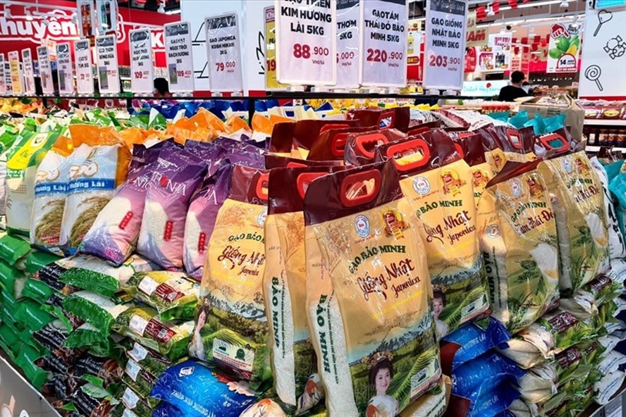 Giá gạo 5% tấm xuất khẩu của Việt Nam đã đạt mức 442 USD/tấn. Ảnh: Vũ Long