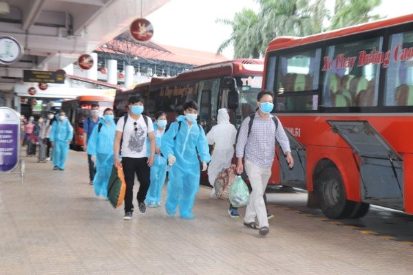 Ngày 14.10, 490 công dân đầu tiên đã hạ cánh xuống sân bay Nội Bài. Đến khoáng 17h30 thì về tới địa phương.
