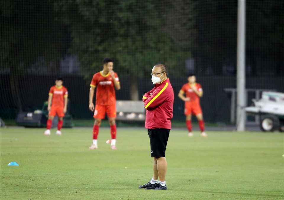 Sau khi kết thúc trận đấu với Oman tại vòng loại cuối cùng World Cup 2022, huấn luyện viên Park Hang-seo không về nước mà đã di chuyển sang UAE tiếp quản U23 Việt Nam để chuẩn bị cho vòng loại U23 Châu Á 2023. Ảnh: VFF