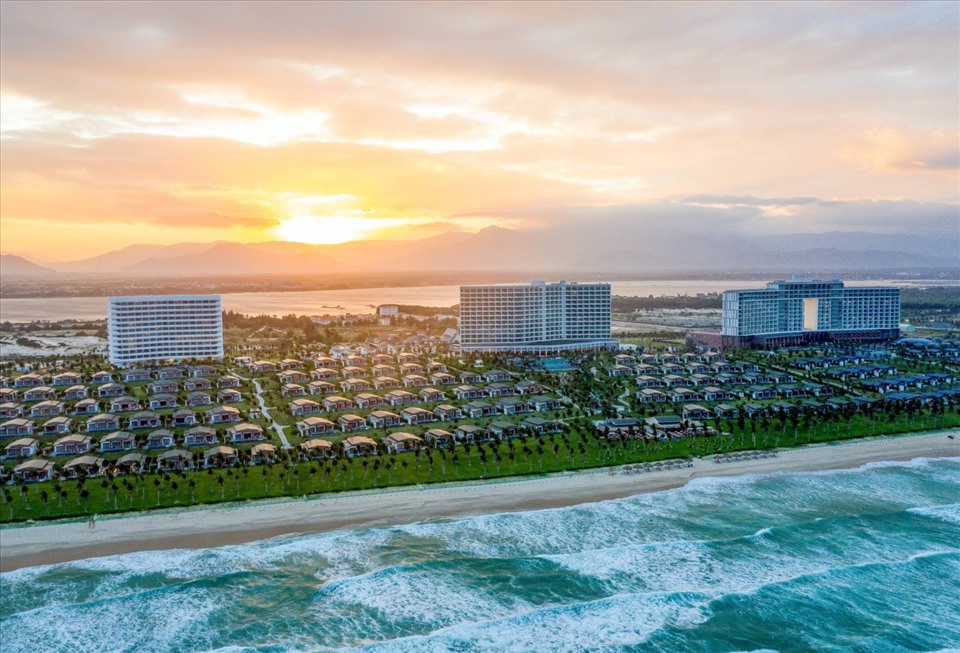 Tổ hợp nghỉ dưỡng Mövenpick Resort Cam Ranh & Radisson Blu Resort Cam Ranh đạt tiêu chuẩn 5 sao quốc tế.