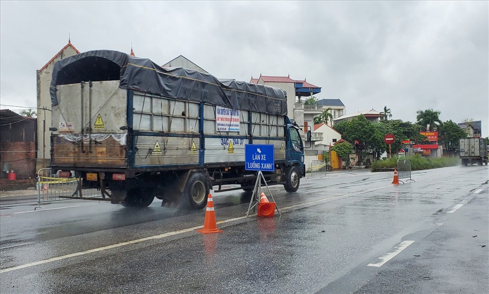 Chốt kiểm soát địa phận huyện Sóc Sơn tiếp giáp Vĩnh Phúc đã có thể lưu thông bình thường.