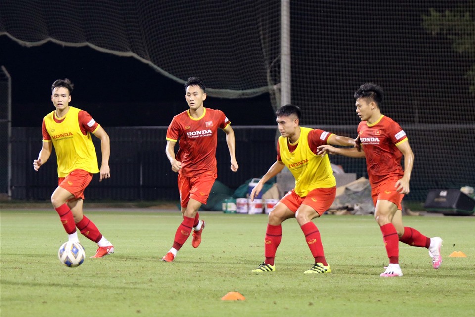 Dưới sự uốn nắn của ông thầy người Hàn Quốc, các cầu thủ ra sức tập luyện để gia tăng cơ hội cạnh tranh suất dự Vòng loại U23 châu Á 2022.